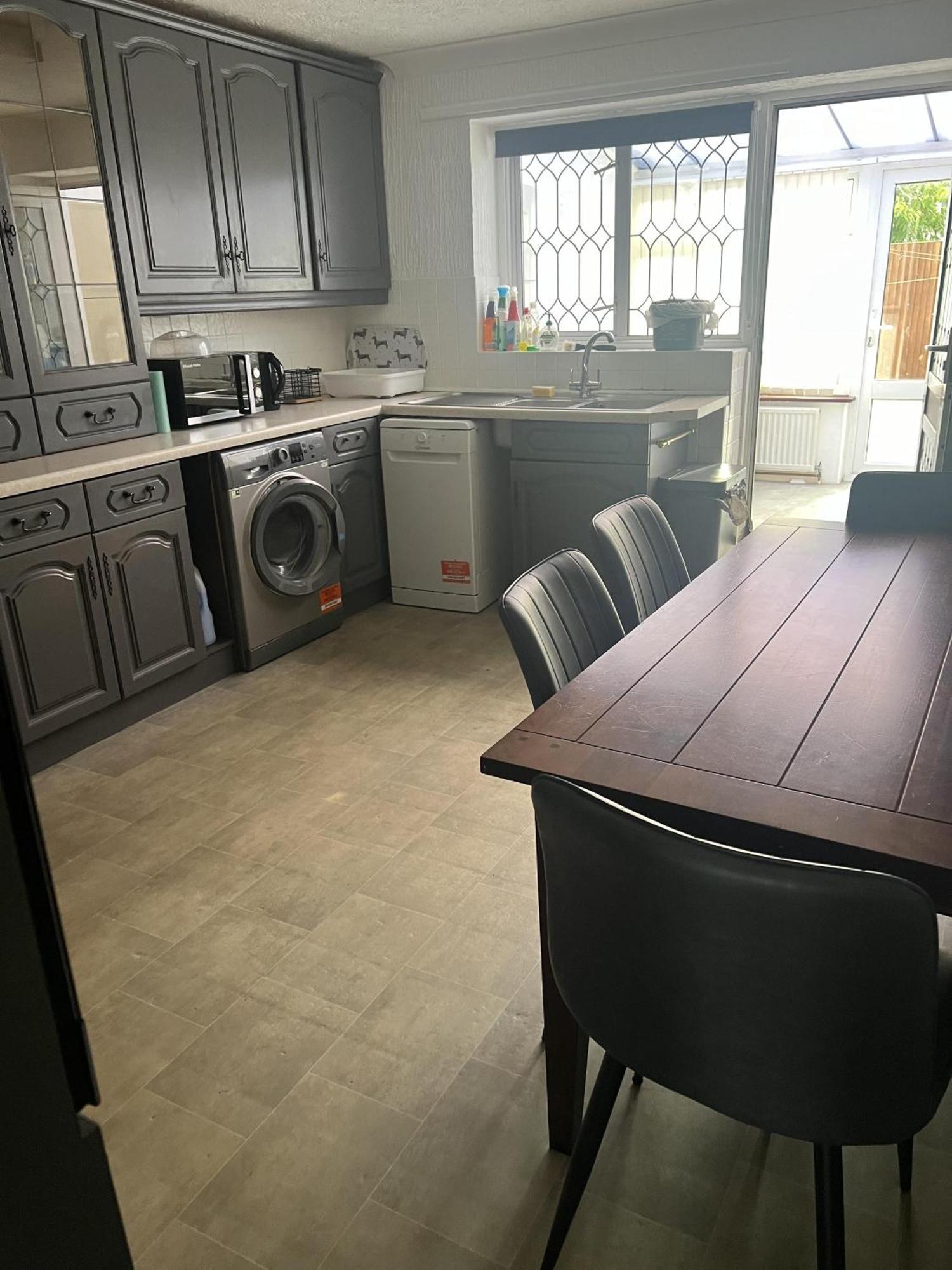 Basildon 3 Bedroom - Free Parking Private Garden מראה חיצוני תמונה